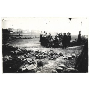 [Zweiter Weltkrieg - Vernichtung der Juden in Olkusz - Situationsfotos]. [31. August 1940/ l. 1980er]....