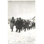 [Druhá svetová vojna - vyhladzovanie olkuských Židov - situačné fotografie]. [31. 8. 1940/ l. 1980]....