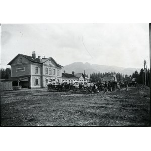 [GÓRY - Zakopane - Dworzec Kolejowy - fotografia sytuacyjna]. [l. 10. XX w.]. Negatyw celuloidowy form....