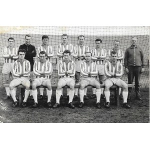 [SPORT - piłka nożna - drużyna Polonii Bytom - fotografia pozowana]. [l. 1965-1967?]. Fotografia form. 8,9x13,...
