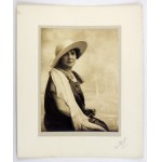 [TEATR - Irena TRAPSZO - fotografia portretowa]. [nie przed 1913]. Fotografia form. 22,2x16,...