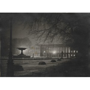 [WARSZAWA - widok na Pałac Saski grudniową nocą - fotografia widokowa]. [l. 30. XX w.]. Fotografia form. 12,8x17,...