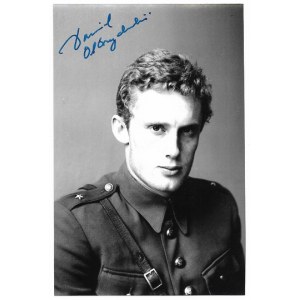 [OLBRYCHSKI Daniel]. Signature of Daniel Olbrychski in portrait photo.