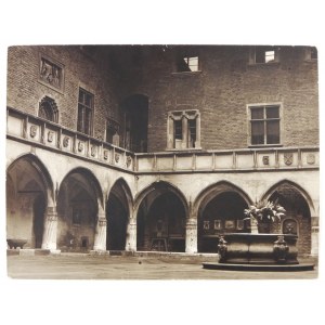 RYDET Zofia - Kraków. Collegium Maius - fotografia widokowa. [l. 70. XX w.]. Fotografia form. 29,9x39,...