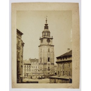 [KRAKÓW - Wieża ratuszowa - fotografia sytuacyjna]. [po 1870]. Fotografia form. 25x19 cm na oryg. podkładzie form....