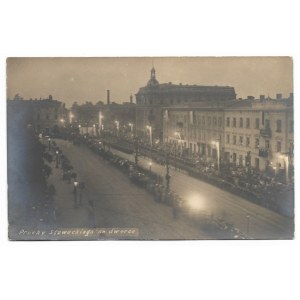 [KRAKÓW - prochy wieszcza Juliusza Słowackiego sprowadzone do Krakowa - fotografia sytuacyjna]. [28 VI 1927]...