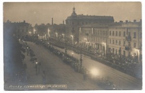 [KRAKÓW - prochy wieszcza Juliusza Słowackiego sprowadzone do Krakowa - fotografia sytuacyjna]. [28 VI 1927]...
