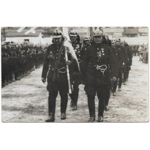 [ŁÓDŹ - Freiwillige Feuerwehr - Situationsfotos]. [l. 1920er Jahre]. Satz von 2 Fotos form....