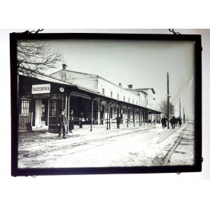 [TRZEBINIA - railroad station - situational photograph]. [1916]. Glass film form. ca 13,...
