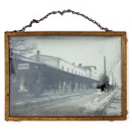 [TRZEBINIA - dworzec kolejowy - fotografia sytuacyjna]. [1916]. Klisza szklana form. ca 13,...