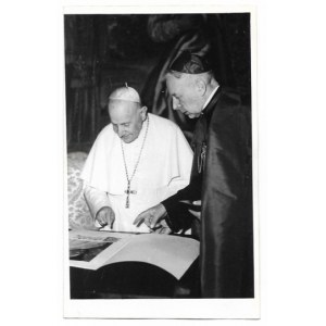[WYSZYŃSKI Stefan - prymas na spotkaniu z papieżem Pawłem VI - fotografia sytuacyjna]. [po 1963]. Fotografia form....