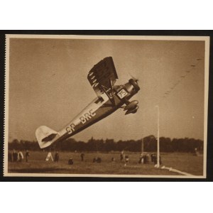 Samolot RWD -9 pilota Pionczyńskiego w skoku na bramkę.