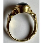 Złoty pierścień z szafirem gwiaździstym