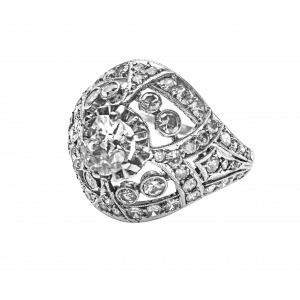 Diamond ring made in platinum