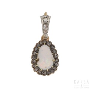 An opal pendant, late 19th century