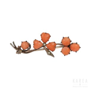 A shamrock motif coral brooch, early 20th century