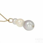 A pearl pendant with chain, 20th/21st century