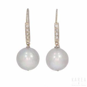 A pair of pearl earrings, 20th century