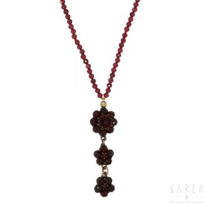 A garnet set pendant, 20th century