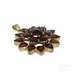 A garnet pendant, early 20th century