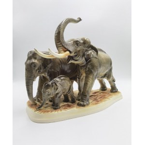 Porzellan- und Steingutfabrik Hertwig & Co. (zał.1864), Grupa figuralna - Trzy słonie