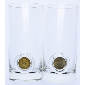 Münzbetriebene Gläser (2 Stück)