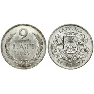 Latvia 2 Lati 1925. Averse: Arms with supporters. Reverse: Value and date within wreath. Edge Description: Milled...