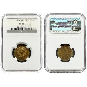 Russia USSR 3 Kopecks 1977 Averse: National arms. Reverse: Value and date within sprigs. Edge Description: Reeded...