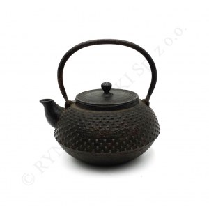 Teekanne mit chinesischen Inschriften