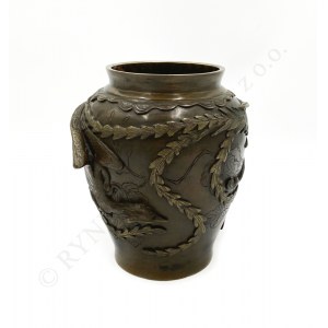 Phoenix motif vase