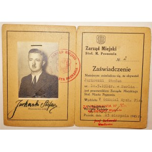 [POZNAŃ] Zaświadczenie dla pracownika Zarządu Miejskiego Stoł. Miasta Poznania, datowane 13 sierpnia 1945r. Dokument ze zdjęciem