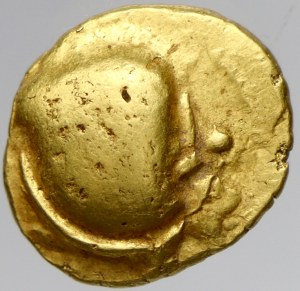 2. stol. př.n.l. Mušlový statér. Výrazný hladký hrbol, půlměsíc (7,27 g)