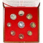 Sada oběhových mincí SR 2011 (1 c. až 2 € + Ag žeton), verze MS v hokeji, dřevěné pouzdro, papír. přebal, čísl...