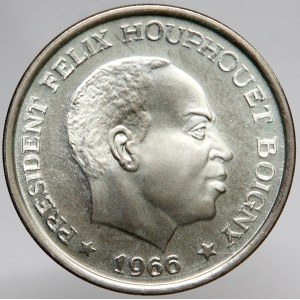 Pobřeží slonoviny. 10 frank 1966