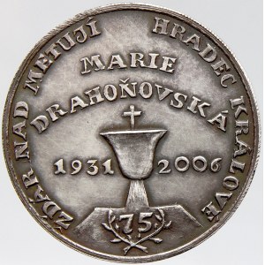 Marie Drahoňovská  (1931-2020, sběratelka z Hradce Králové) . Žeton k 75. narozeninám 2006. Kalich s křížem...