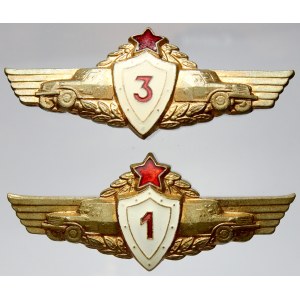 Odznak řidičů vojenských automobilů 1. a 3. třídy. Mosaz 26,4 x 64,8 mm, spona