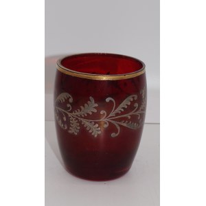 rubinowa szklaneczka ze złotą dekoracją XIX w Bohemia