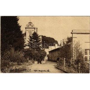1900 Alcsút (Alcsútdoboz), Habsburg főhercegi kastélyudvara. photo