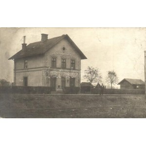 1907 Feketebátor, Batar; Vasútállomás, M. kir. posta / Bahnhof / railway station, post office. photo (EK...