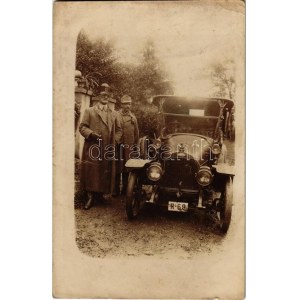 1916 Kövesd, Cuiesd; K.u.k. katonák egy régi Opel autóval / Hungarian soldiers with a vintage Opel automobile. photo ...