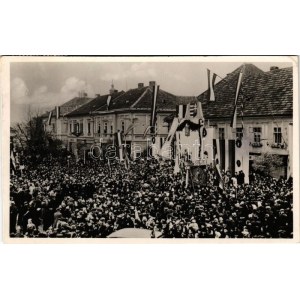 1938 Érsekújvár, Nové Zámky; bevonulás zászlókkal / entry of the Hungarian troops with flags + ...