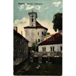Munkács, Mukacheve, Mukachevo, Mukacevo; Várudvar, tűzoltószertár / Festungshof / castle courtyard, fire station (EB...