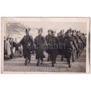 1938 Ungvár, Uzshorod, Uzhhorod, Uzhorod; bevonulás, csendőrök / entry of the Hungarian troops, gendarmes. photo + ...