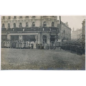 1918 Bucharest, Bukarest, Bucuresti, Bucuresci; Ankunft des Generalfedlmarschalls von Mackensen vor der Hauptwache...