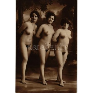 Három erotikus meztelen hölgy / Three erotic nude ladies (non PC)