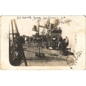 1916 Kotor, Cattaro; SMS Sankt Georg az Osztrák-Magyar Haditengerészet páncélos cirkáló fedélzete, matrózok / K.u.K...