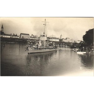 1925 Baja, Magyar Királyi Folyamőrség SZEGED (ex SMS Wels) őrnaszádja / Hungarian Royal River Guard ship SZEGED...