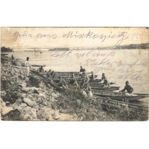 1914 Katonák csónakokban / WWI Austro-Hungarian K.u.K. military, soldiers in boats (r)