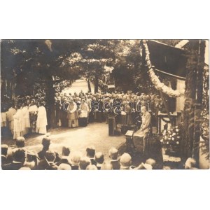 1910 Ferenc József császár ünnepi fogadáson papokkal / Franz Joseph in a festive reception with priests. photo (Rb...