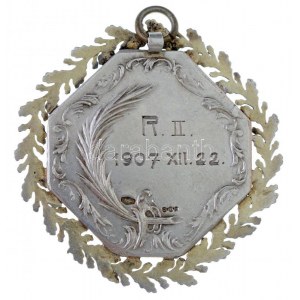 1907. A Sportvilág versenydíja jelzett Ag sport díjérem R. II. 1907. XII. 22. gravírozással, SGA...